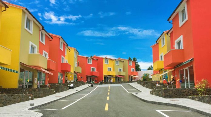 Fall-Selling-Tips-for-Homeowners-to-Help-Close-the-Deal--on-allstory