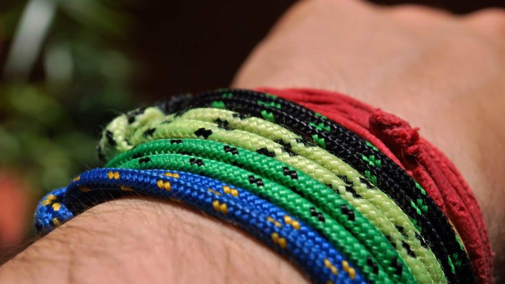 5-Survival-Moments-You-Will-Need-Your-Paracord-Bracelet-on-allstory-site